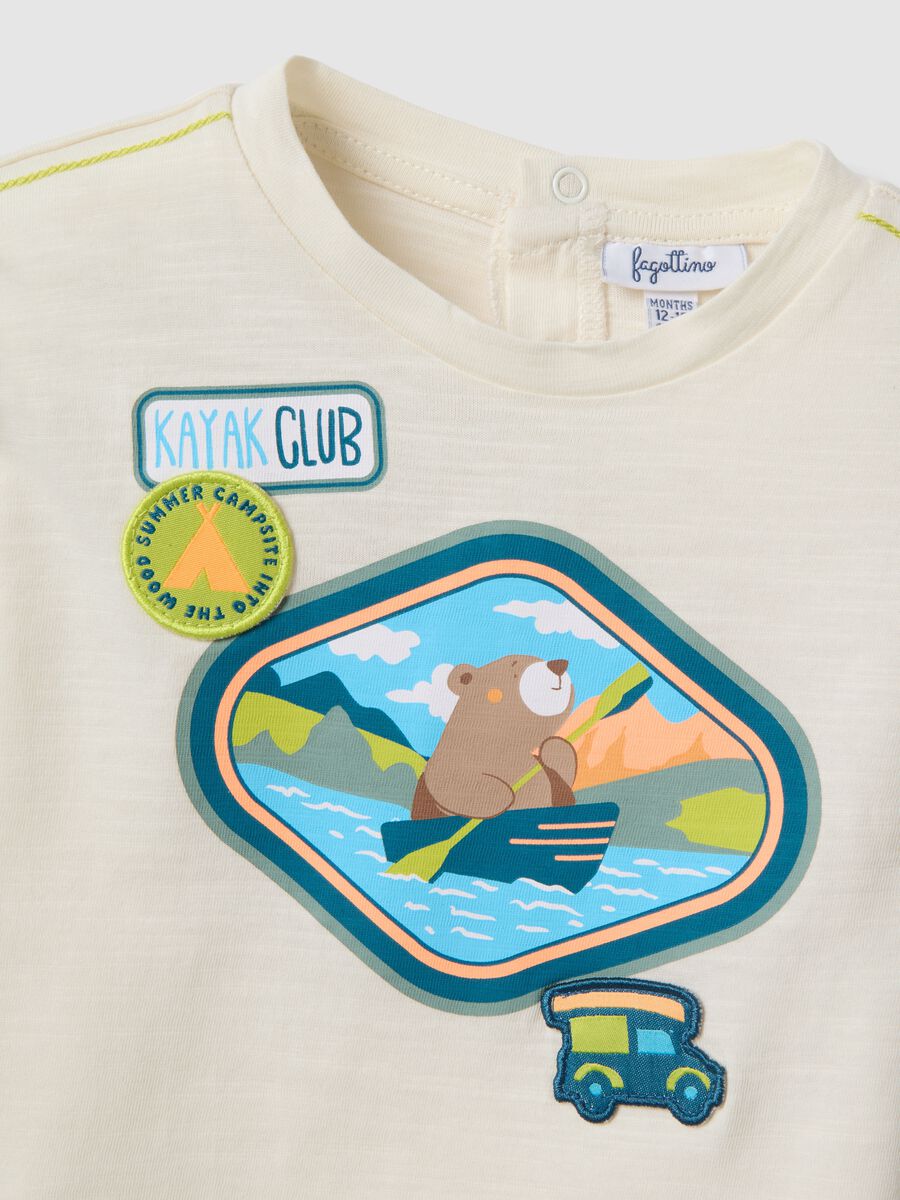 Camiseta blanca de beb&eacute; ni&ntilde;o en algod&oacute;n puro, corte regular, con estampado de osito_3