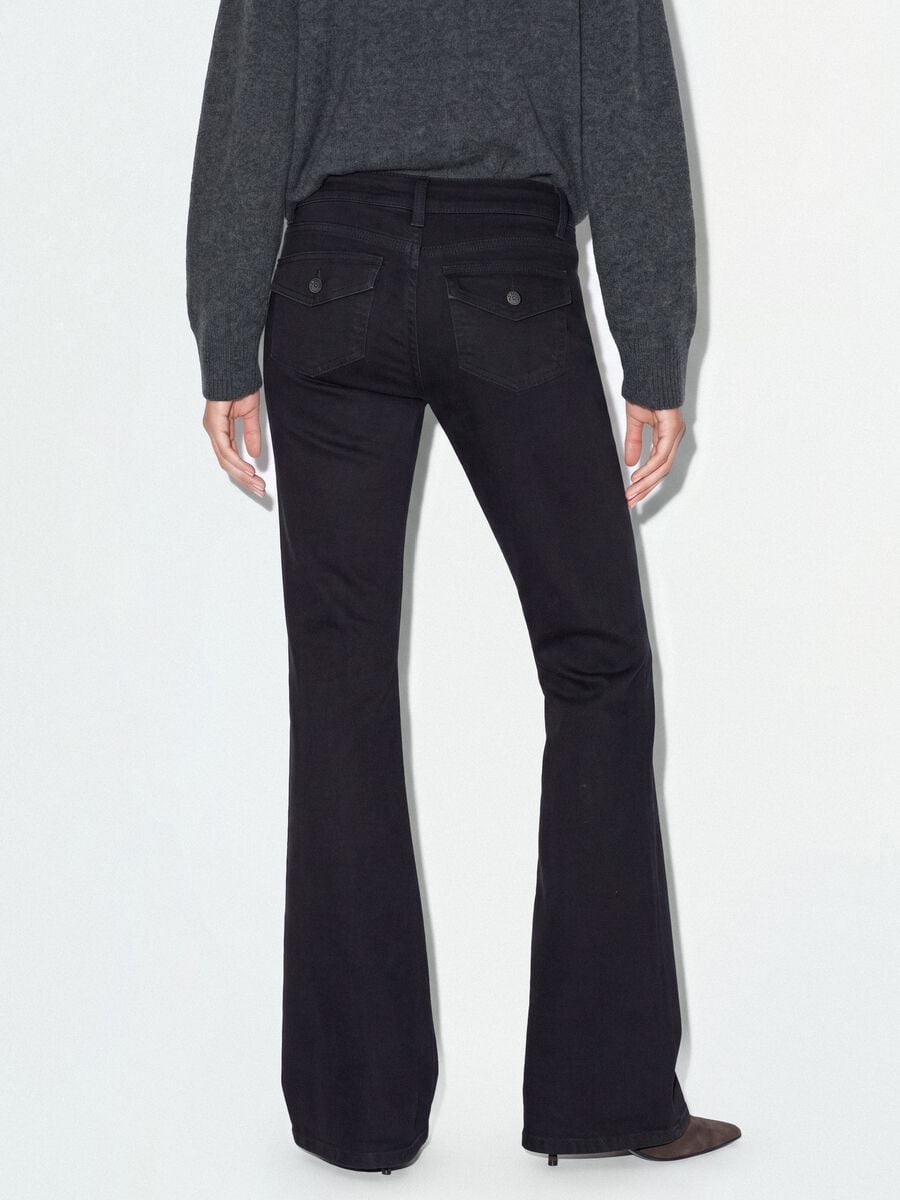 Jeans neri flare in cotone elasticizzato_3