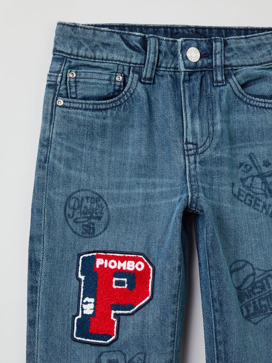 Five-pocket jeans with patch and print_5