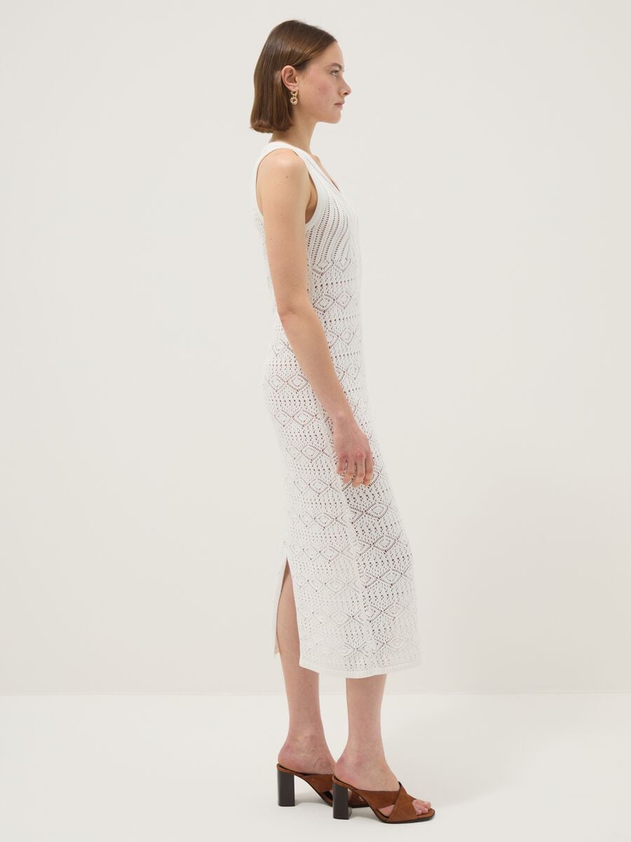 White pure cotton slim-fit dress with broderie detail and deep V-neck_2