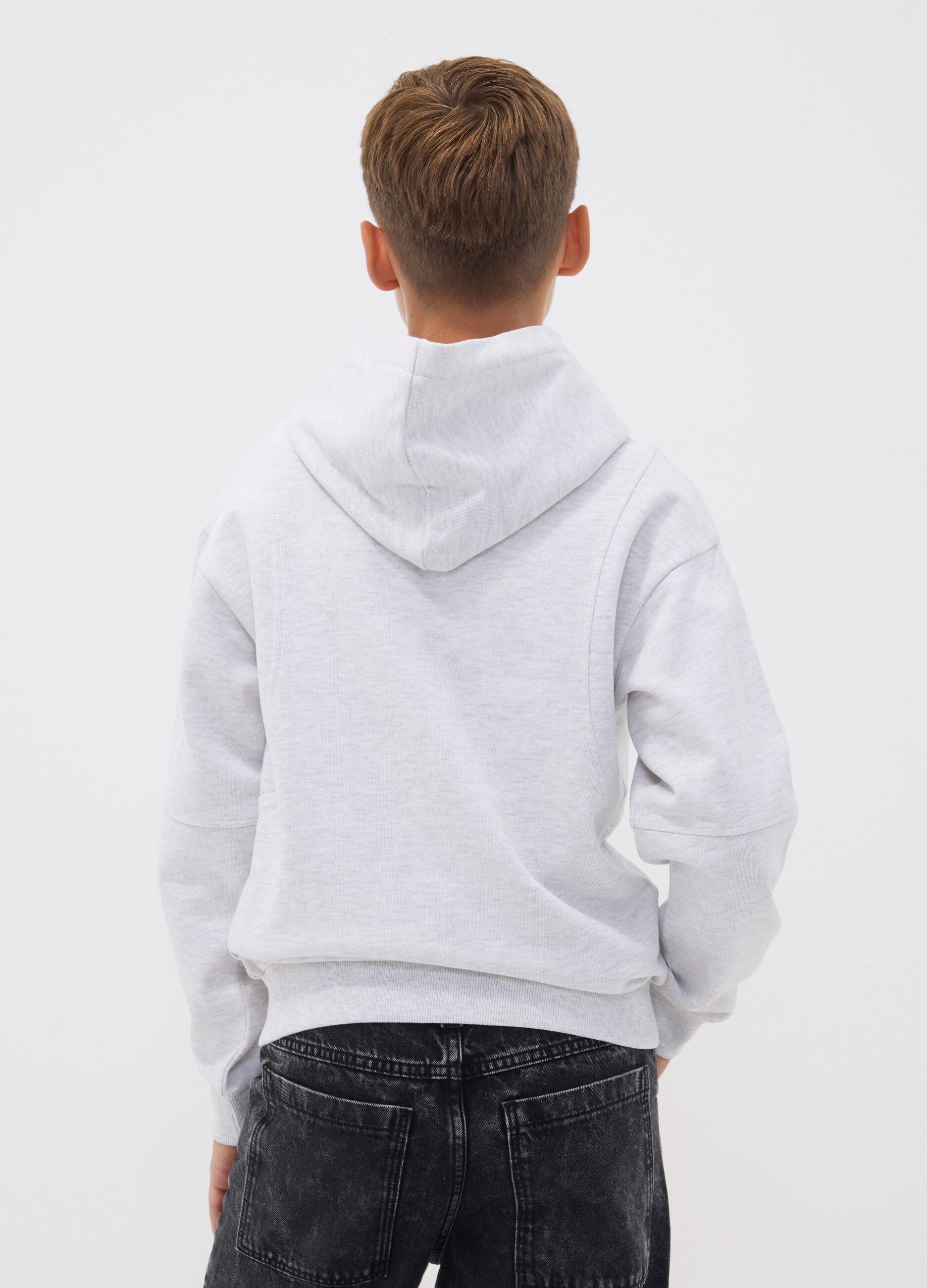 Sweatshirt com capuz cinzenta de corte oversized em mistura de algod&atilde;o e viscose para rapaz