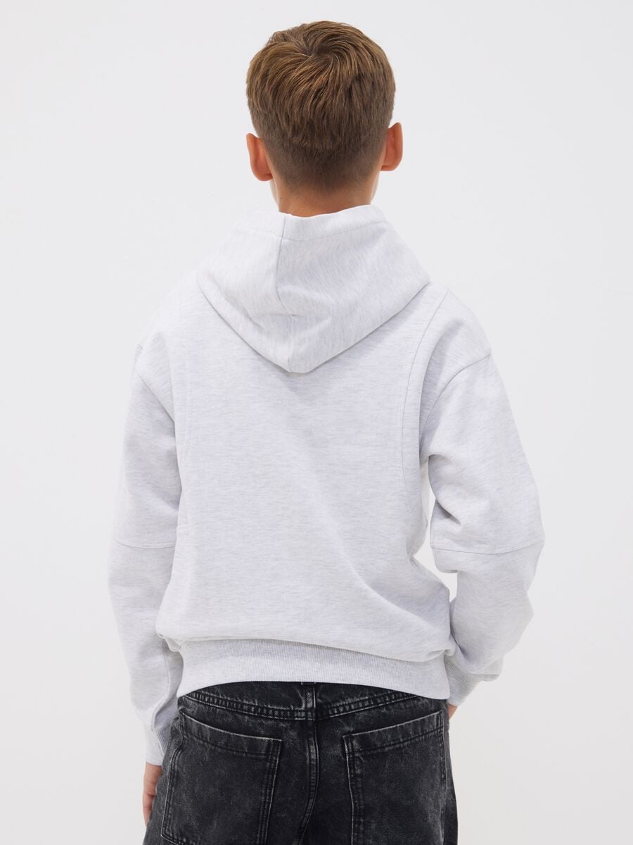 Sweat &agrave; capuche gris coupe oversize en m&eacute;lange coton et viscose pour gar&ccedil;on_2