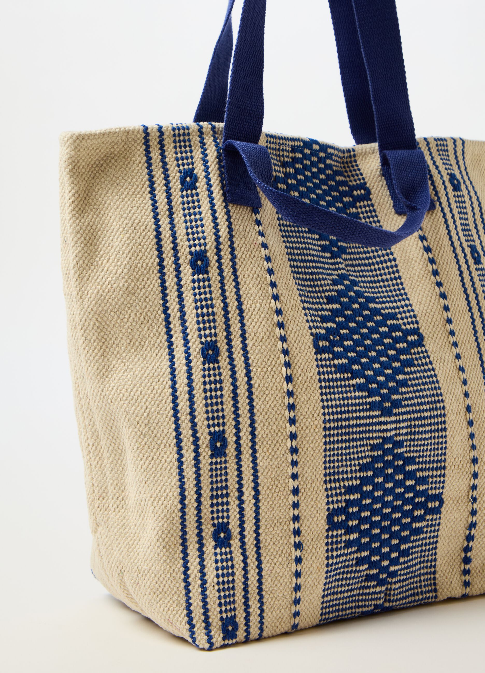 Canvas bag with ethnic motif