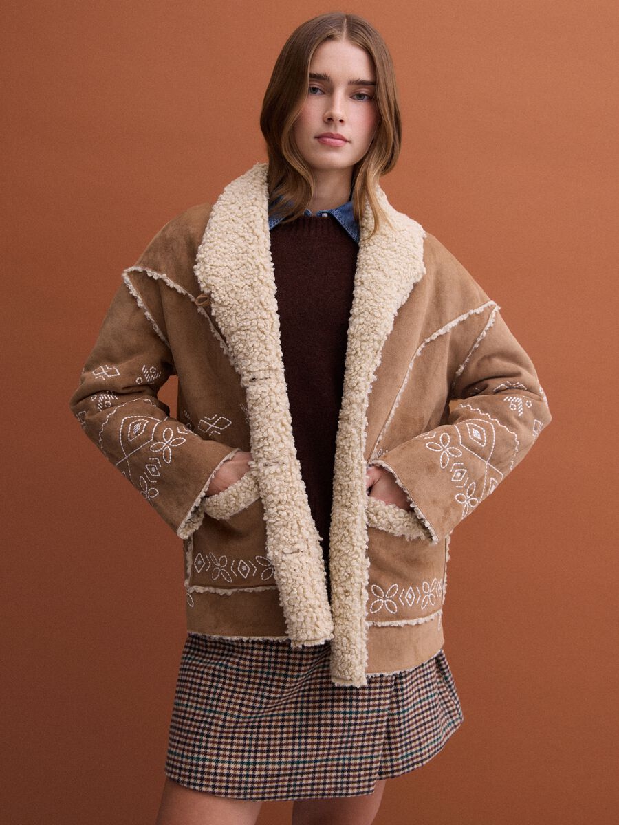 Brown oversized jacket with faux shearling lining_0
