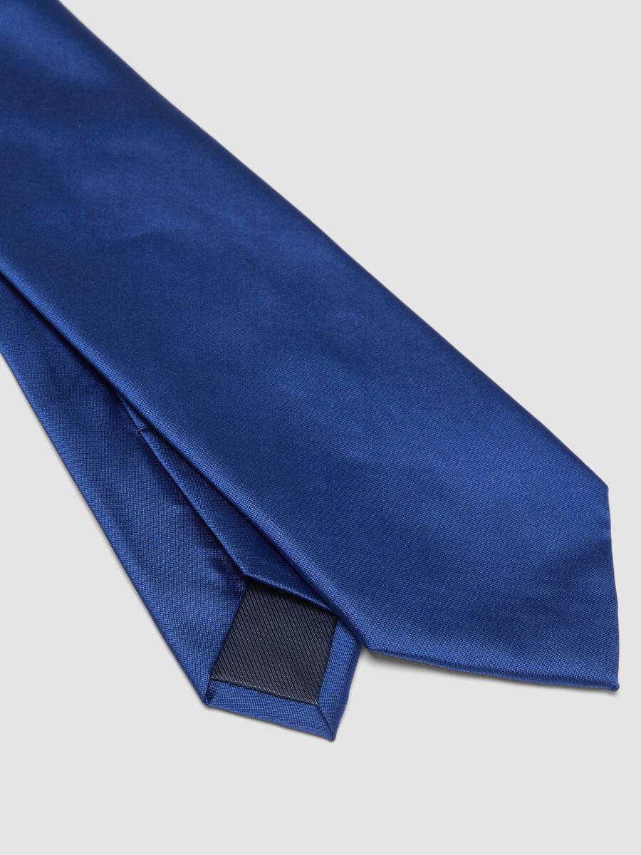 Corbata azul de pala 7,5 cm en tejido brillante_1