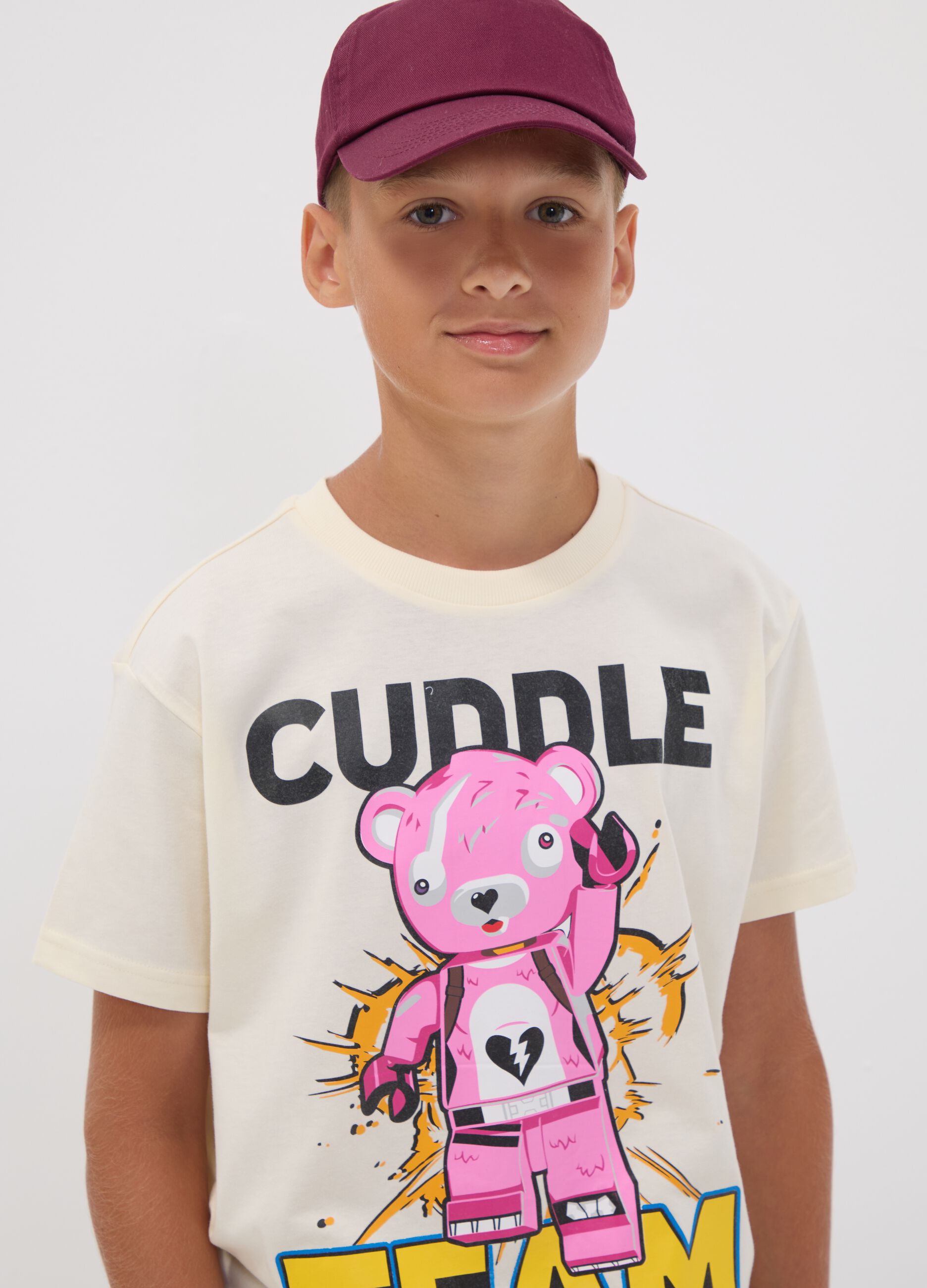 T-shirt bege infantil em algod&atilde;o puro regular fit com estampas