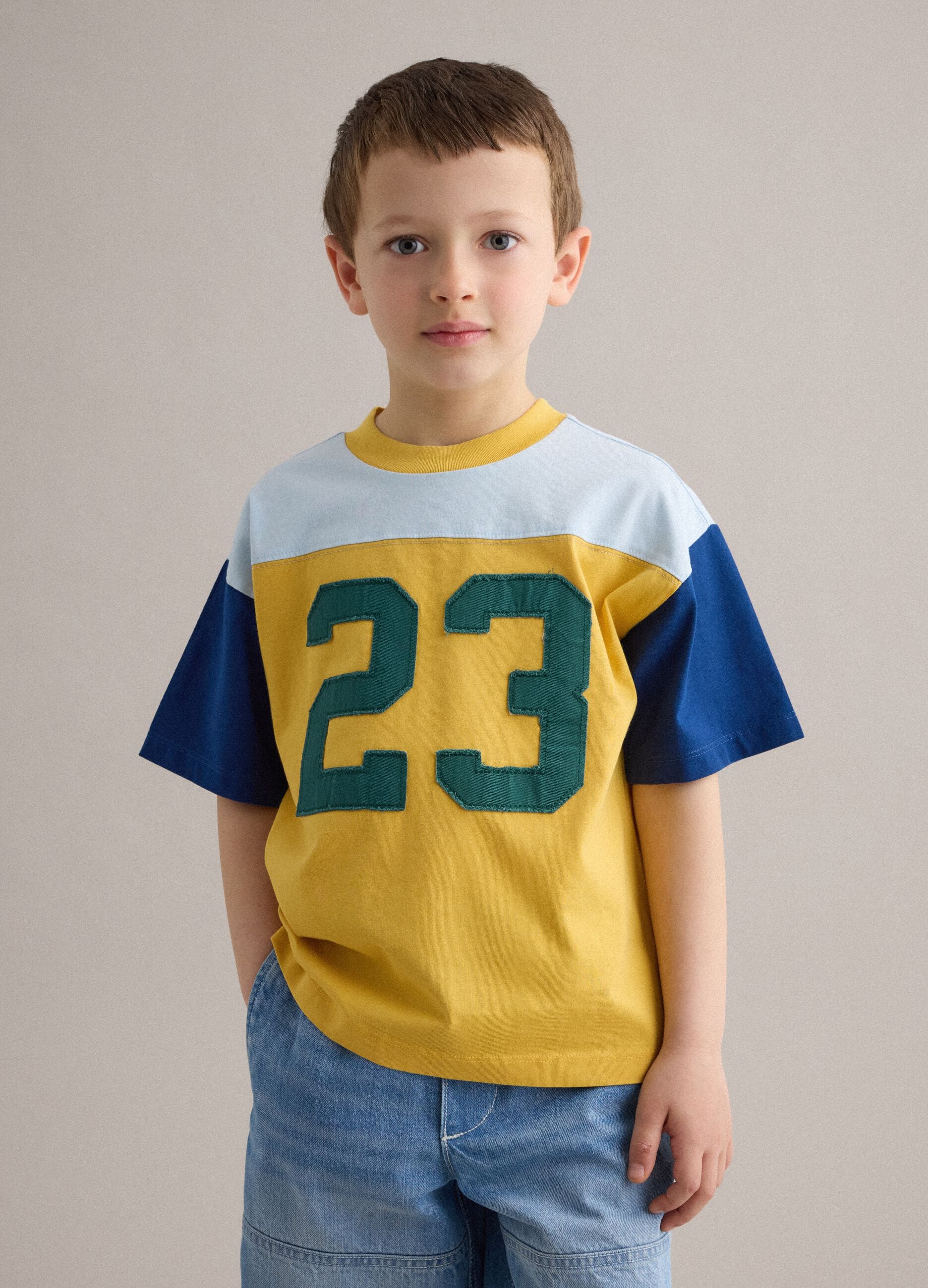 Multicolour pure cotton children's t-shirt regular fit with number 23