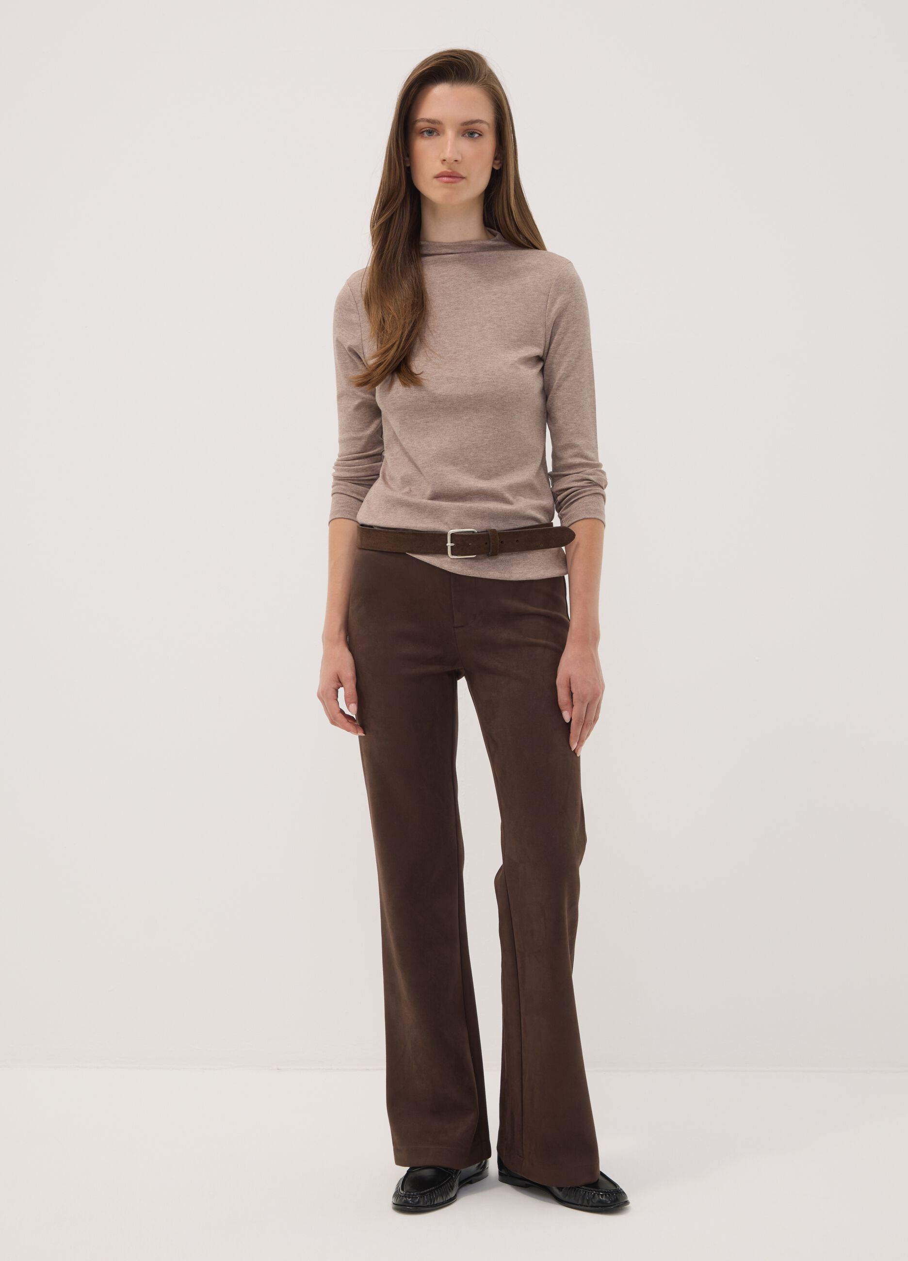 T-shirt beige in viscosa elasticizzata con girocollo