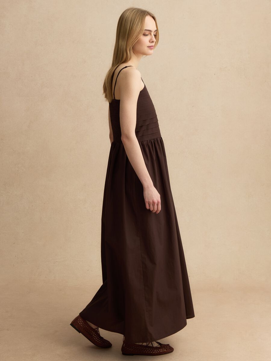 &Auml;rmelloses Kleid aus reinem braunen Baumwolle Regular Fit_3