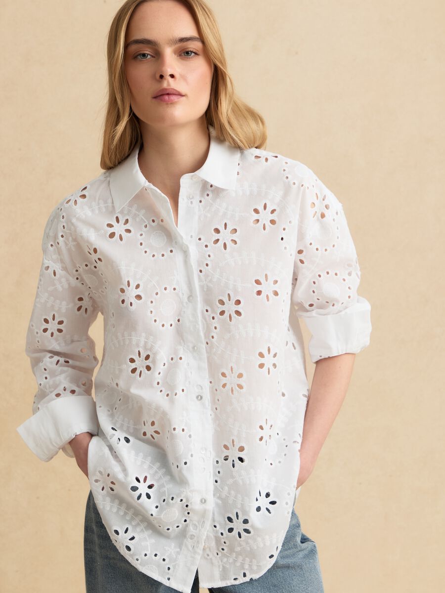 Weisse Bluse aus reiner Baumwolle mit Lochstickerei_2