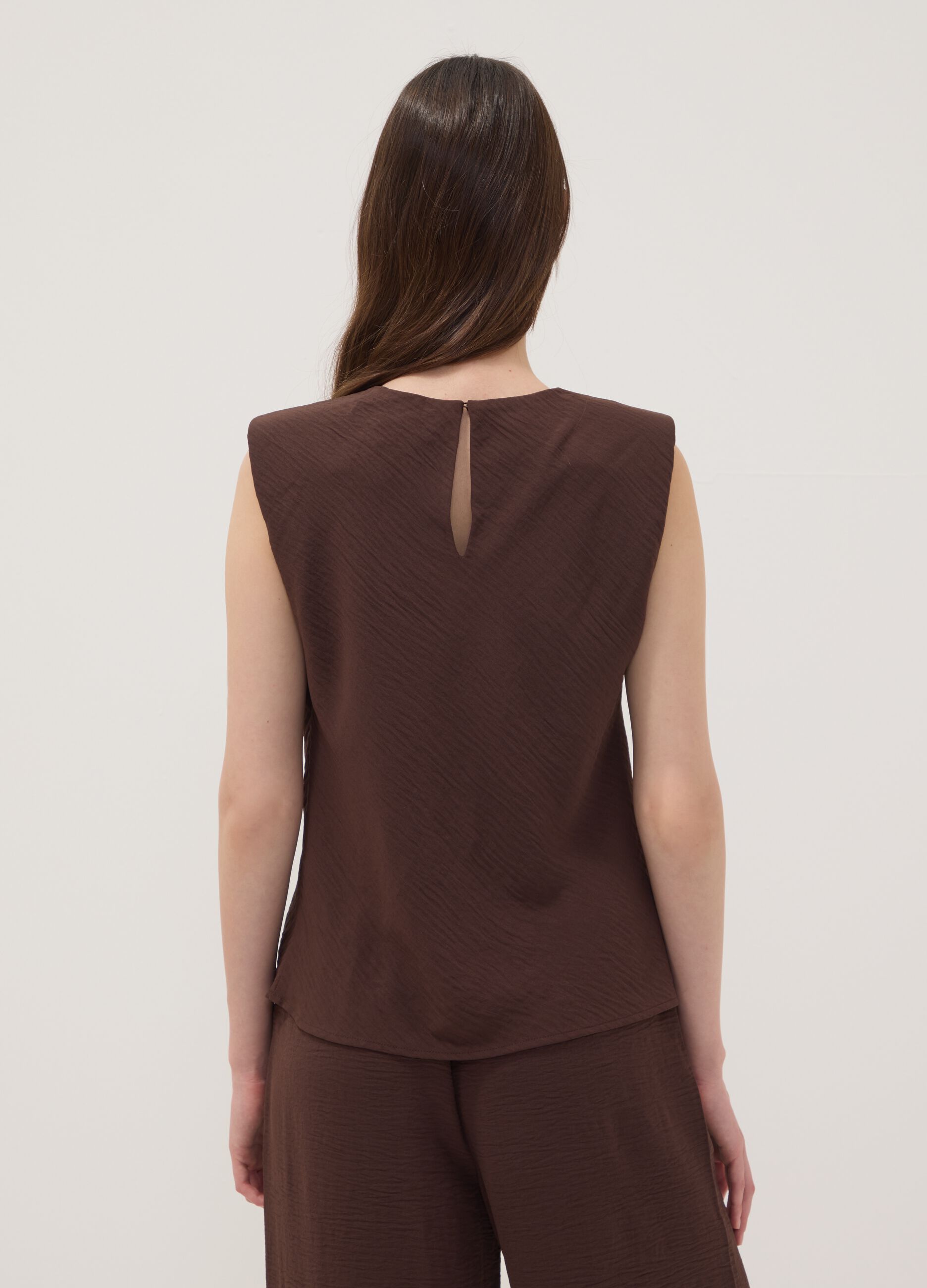 Brown sleeveless pleated-texture blouse, regular fit