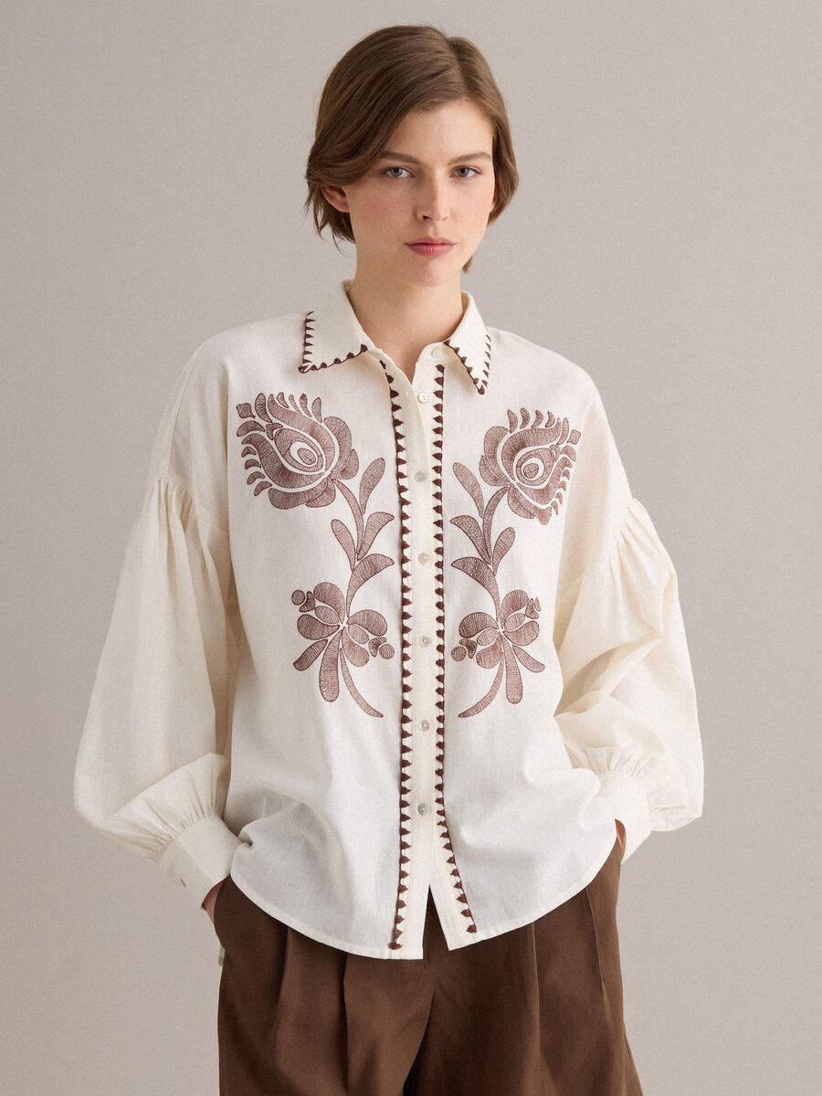 White cotton-linen blend shirt with floral embroidery_1