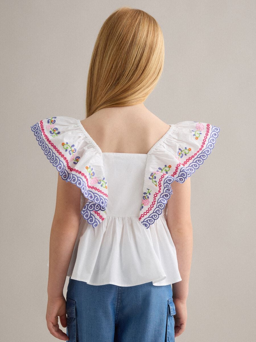 Camiseta de tirantes blanca de puro algod&oacute;n con volantes bordados_2