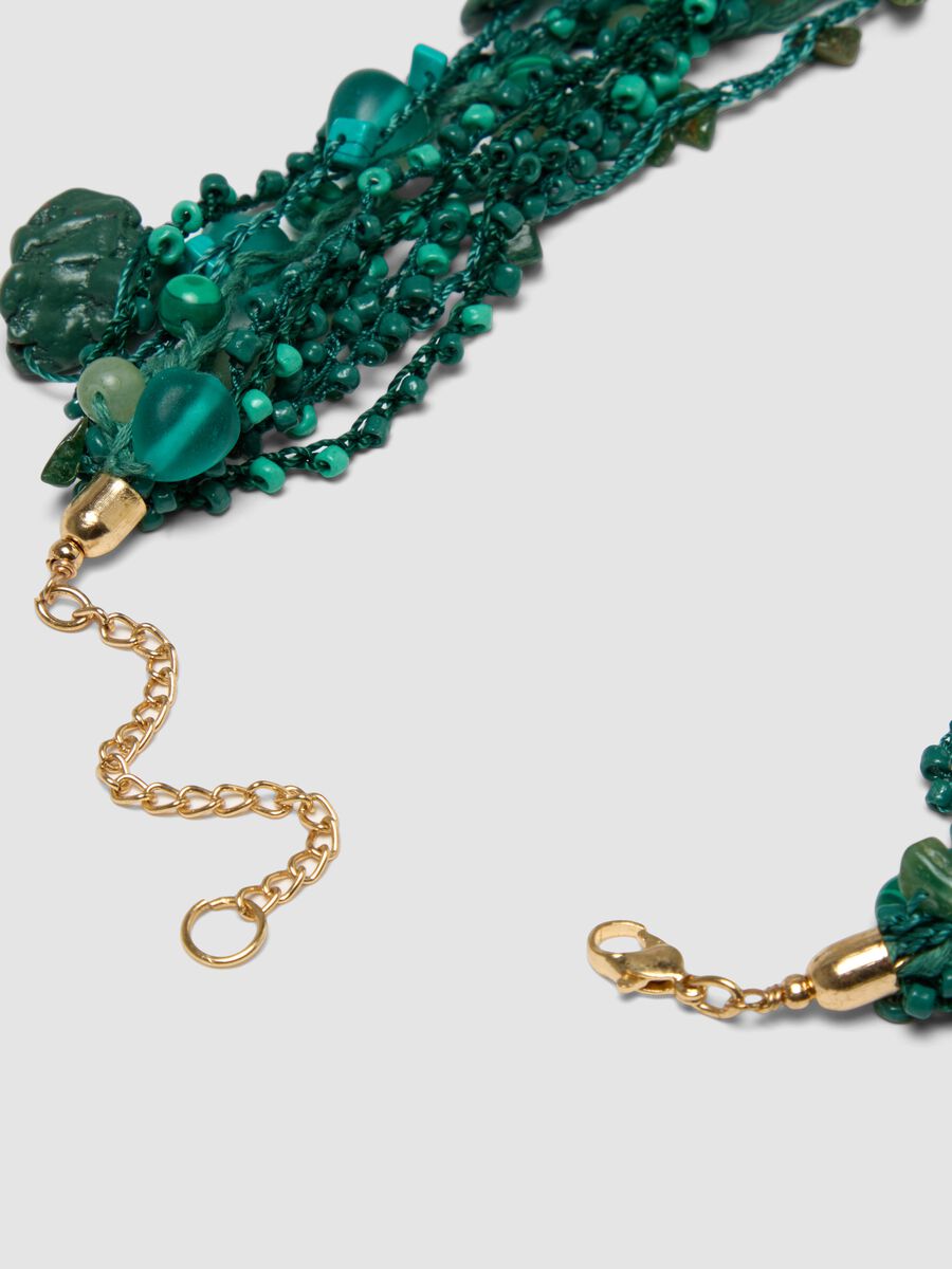Green multi-strand necklace with decorative stones_3