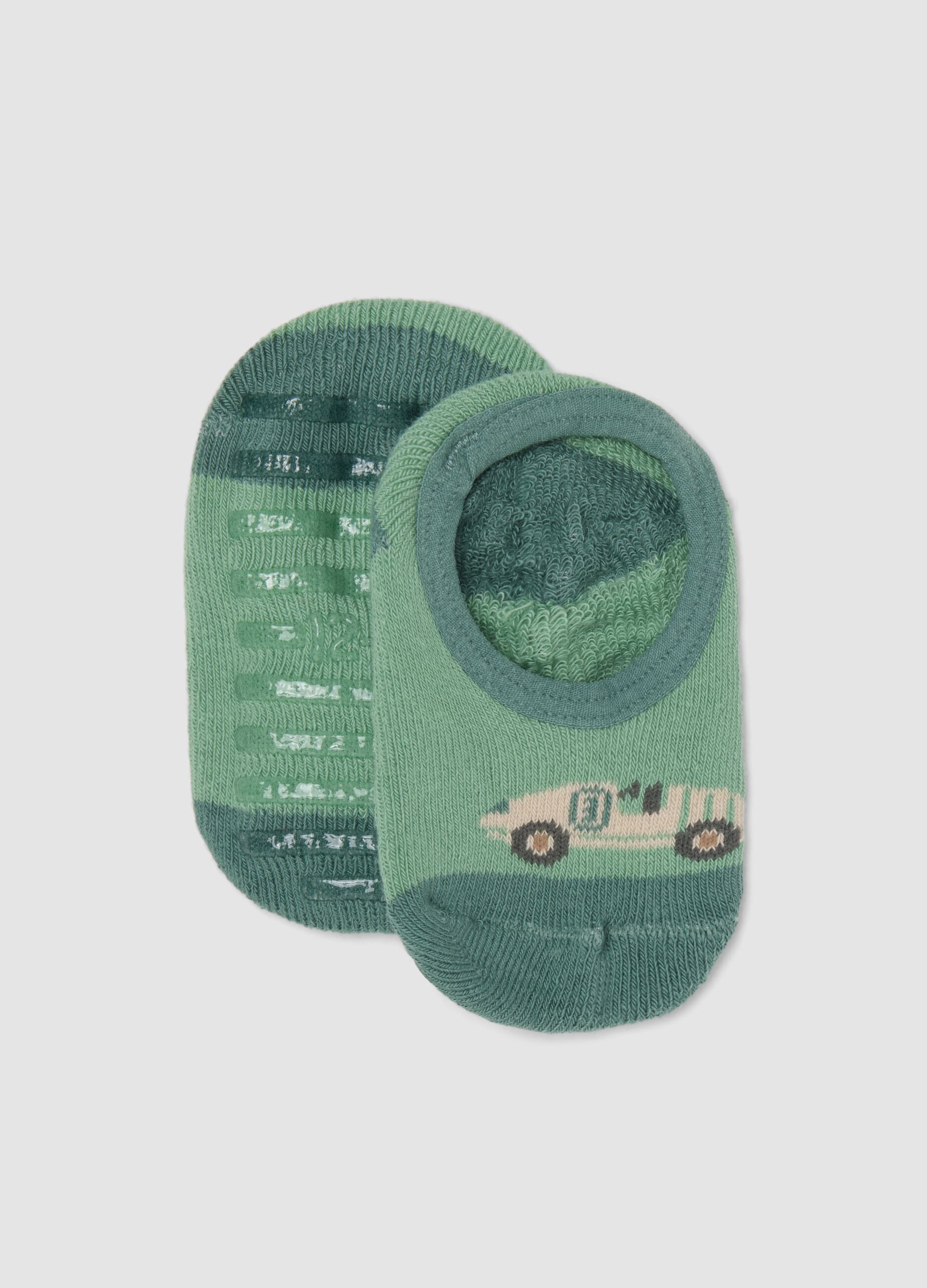 Gr&uuml;ne rutschfeste Socken aus elastischer Bio-Baumwolle mit Auto-Motiv