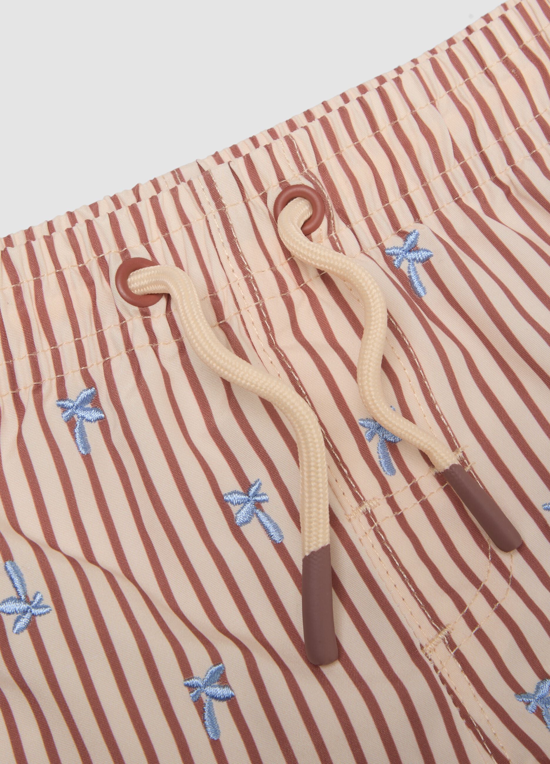 Rosafarbene Baby-Boxer-Badehose mit Streifen und Stickereien