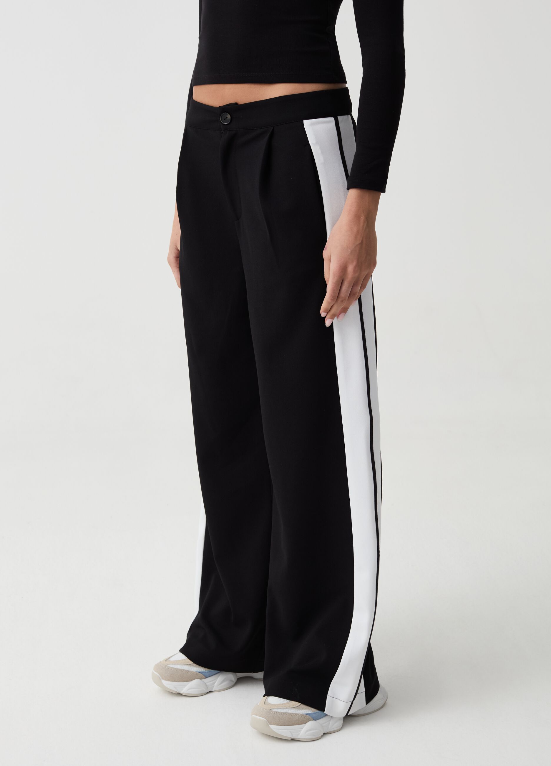 Wide-leg trousers with contrasting bands