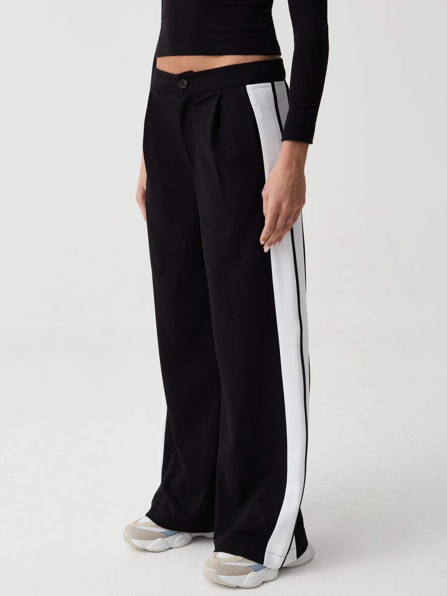 Wide-leg trousers with contrasting bands_1