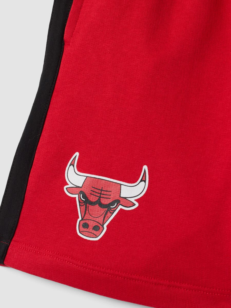 Kids&rsquo; pure cotton red shorts with Chicago Bulls print_2