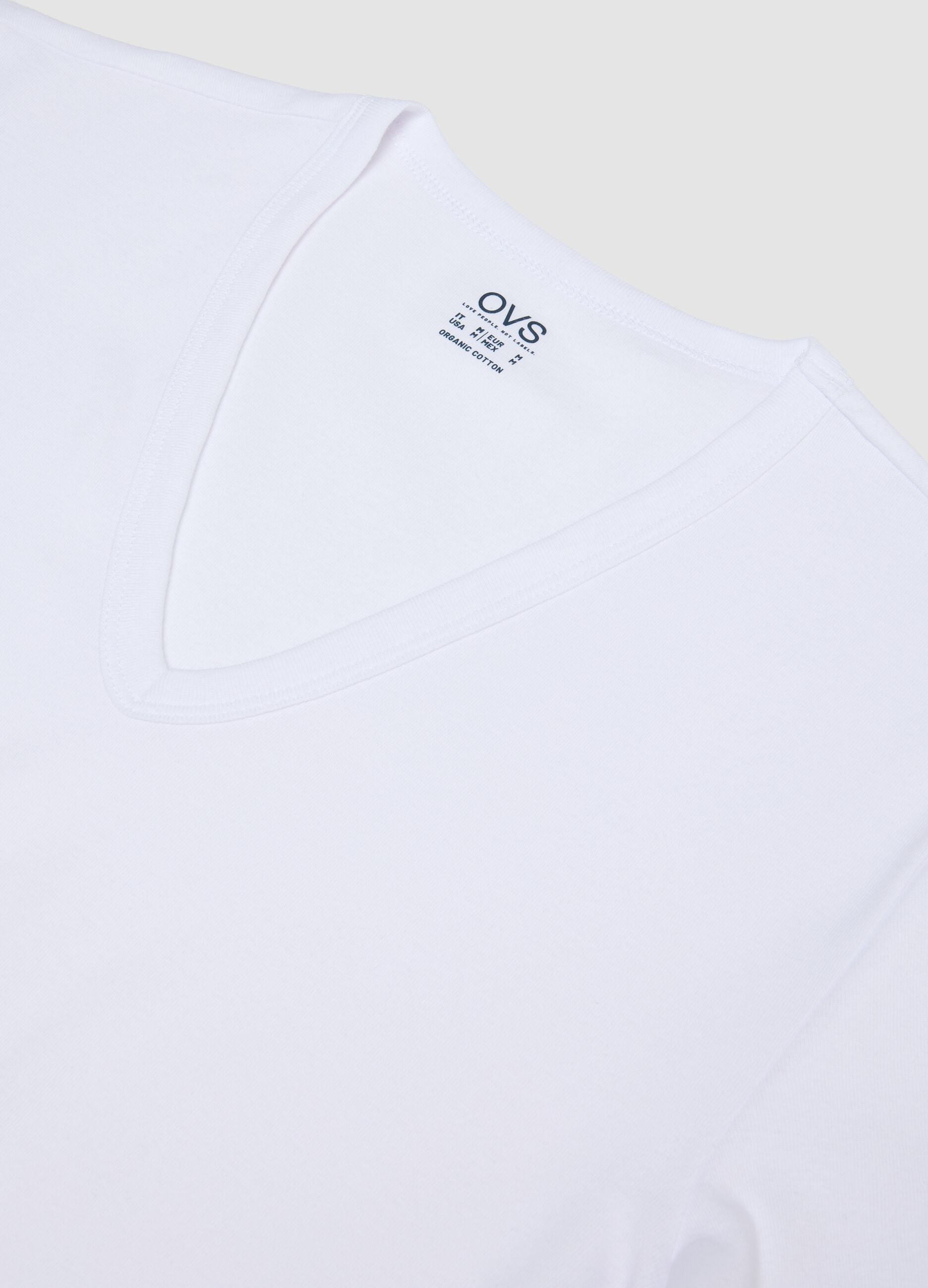 2-pack of white organic cotton T-shirts with deep V-neck