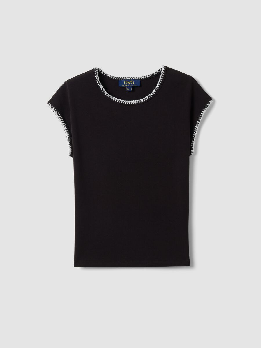 Schwarzes T-Shirt aus elastischem Baumwollstoff im regul&auml;ren Schnitt mit N&auml;hten_4