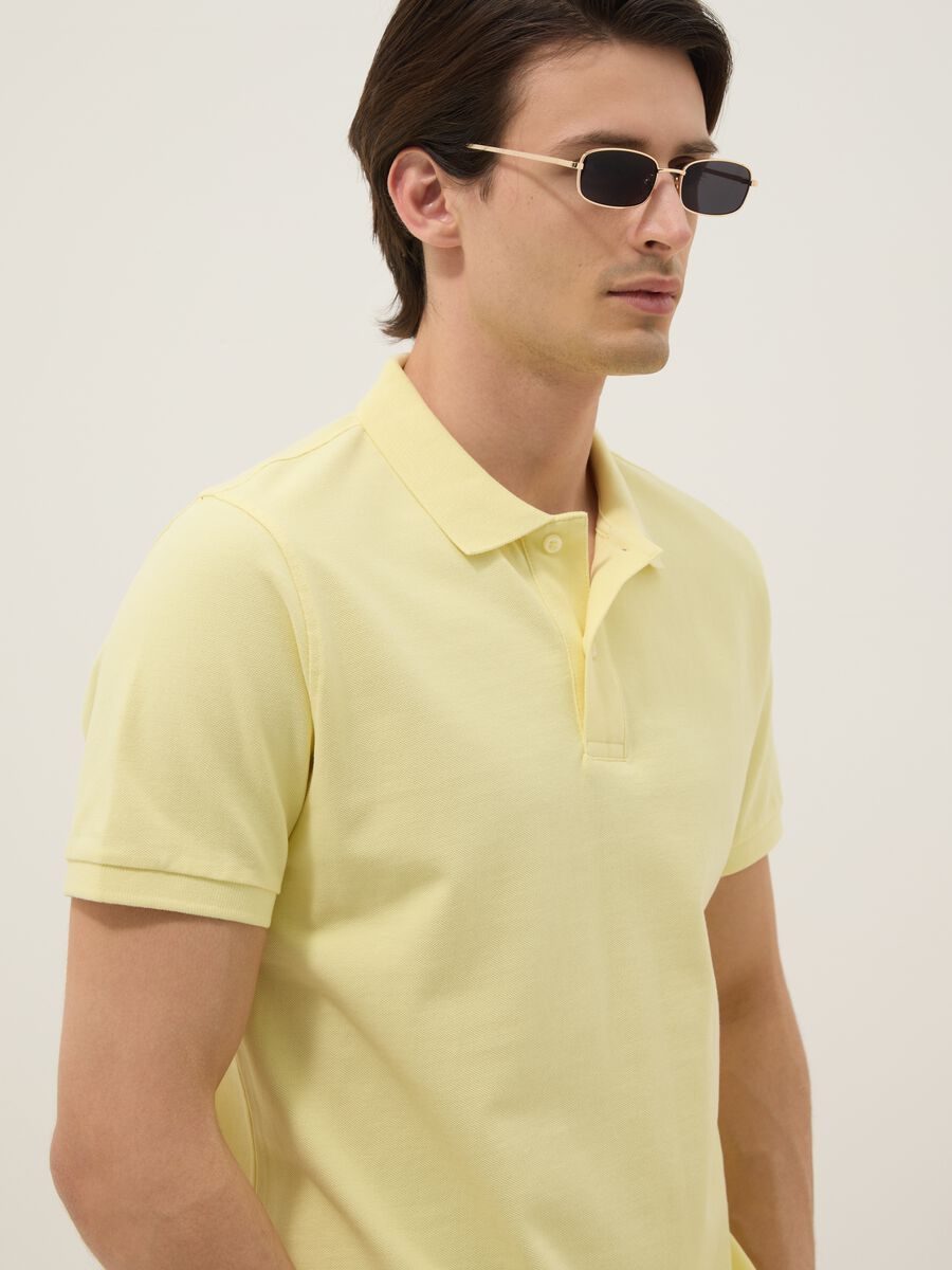 Gelbes Poloshirt aus reiner Bio-Baumwolle mit kurzen &Auml;rmeln, Regular Fit_0