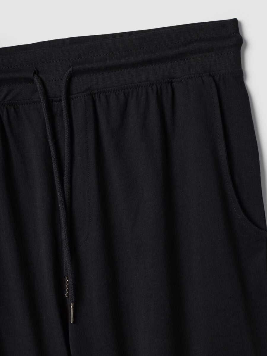 Schwarze Pyjama-Shorts aus Bio-Baumwolle_5