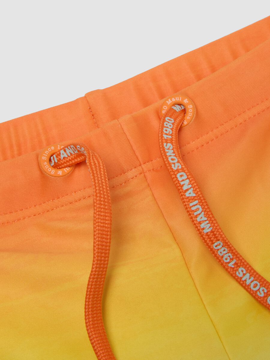 Slip de ba&ntilde;o multicolor infantil en tejido el&aacute;stico con estampado_2