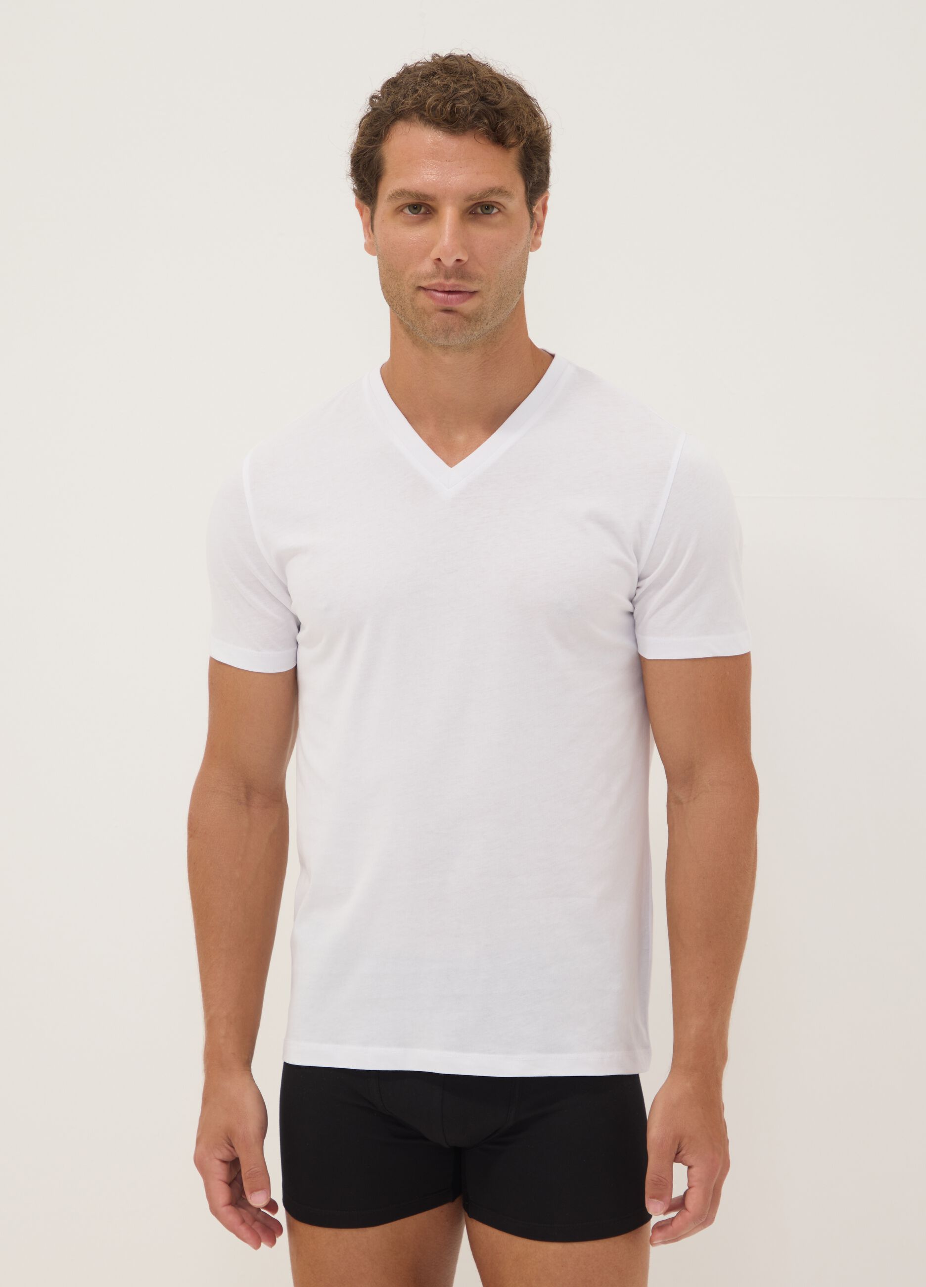 3-pack of white organic cotton V-neck T-shirts