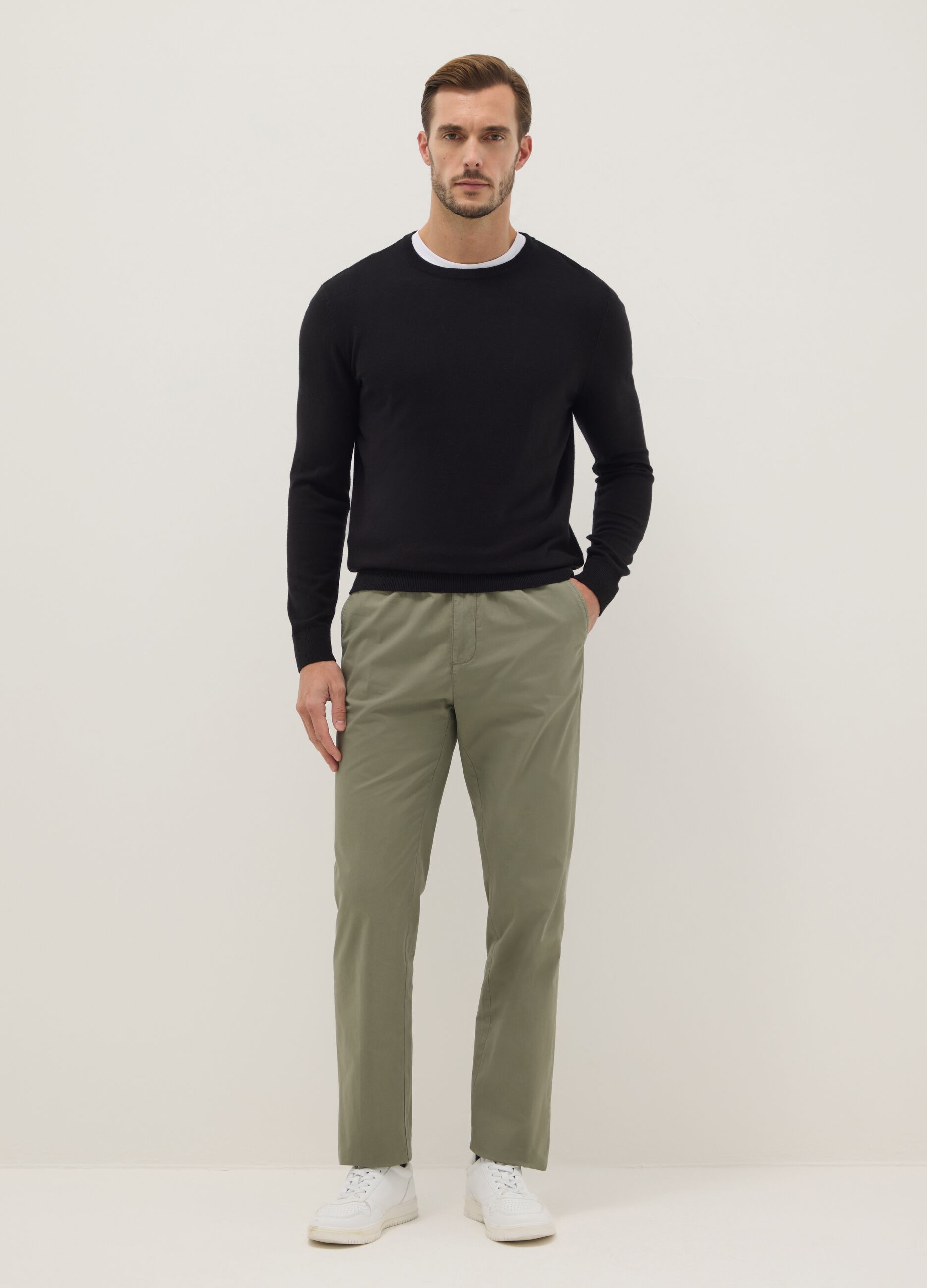 Pantalones chinos verdes en algod&oacute;n beige puro ajuste regular