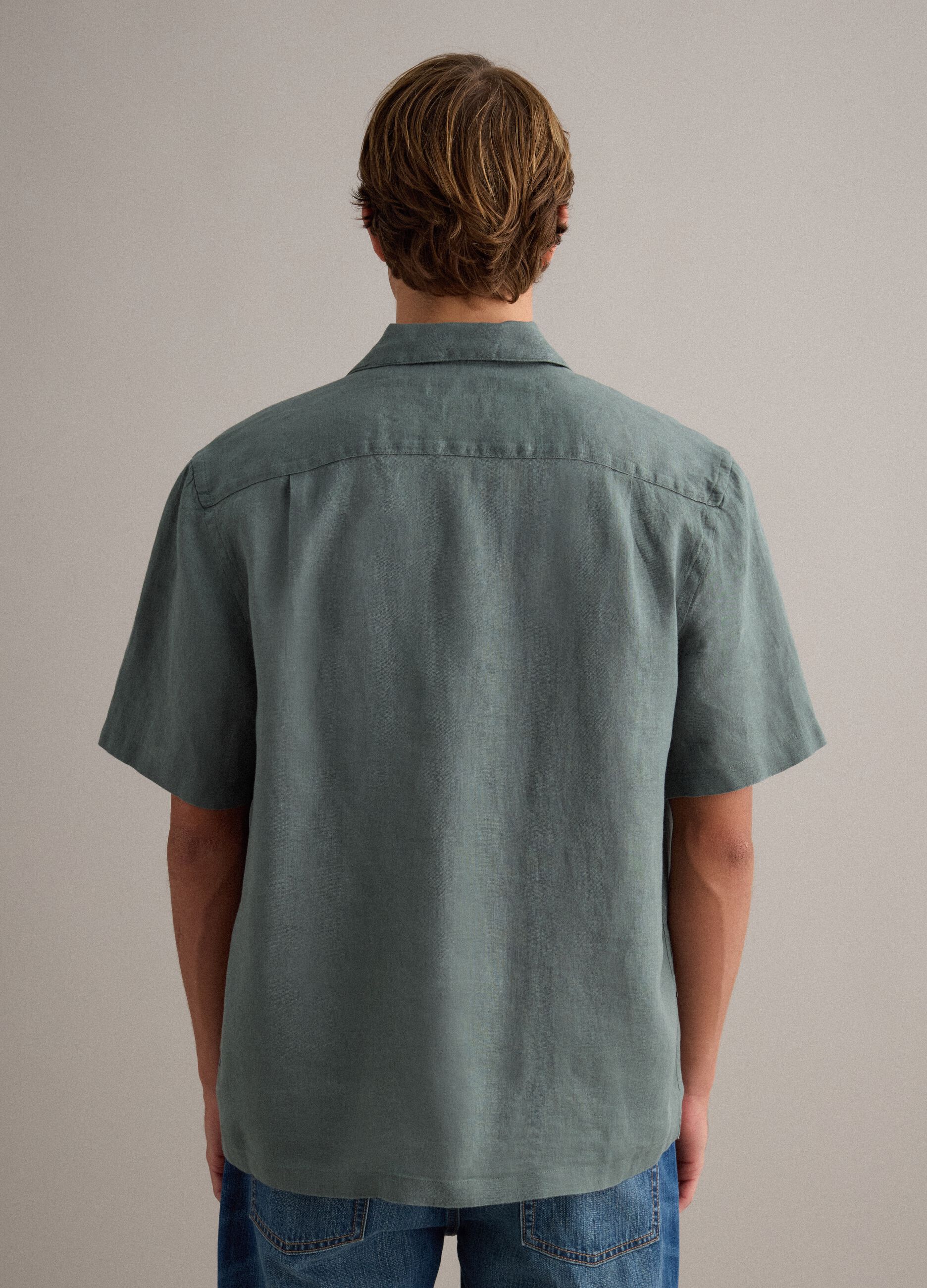 Green shirt with bowling collar in pure linen regular fit