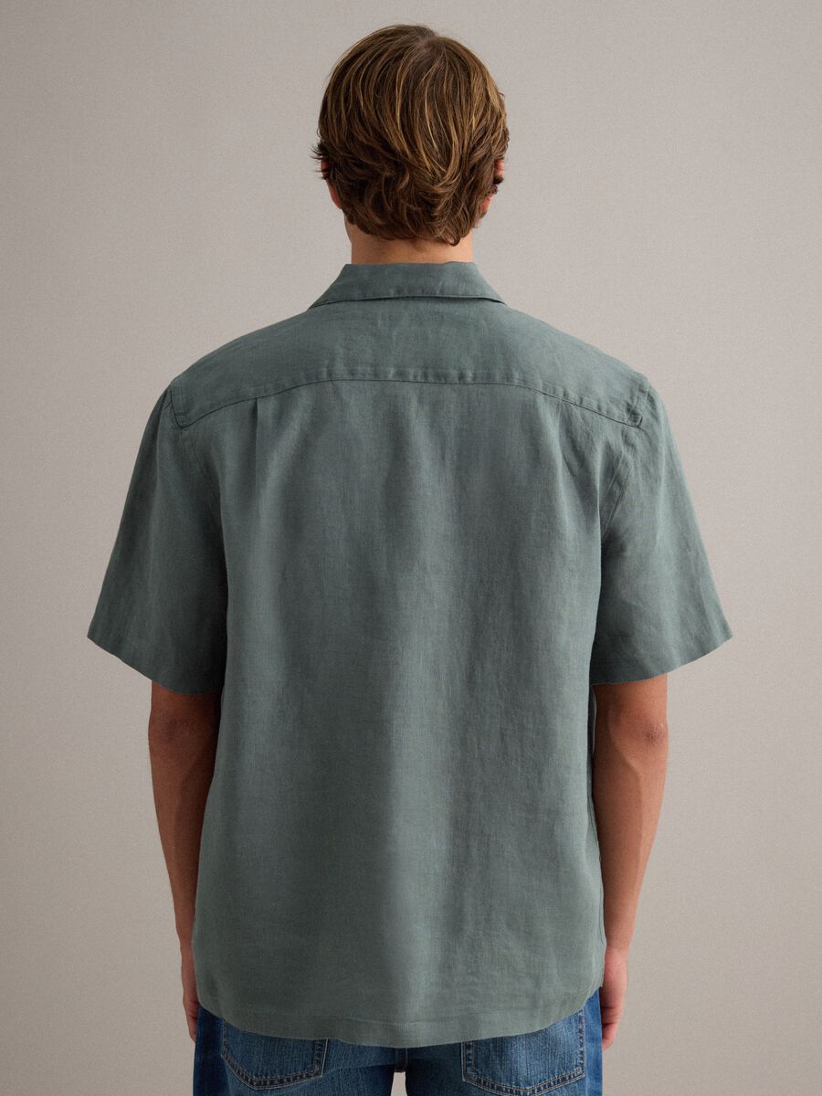 Gr&uuml;nes Hemd mit Bowlingkragen aus reinem Leinen im Regular Fit_3