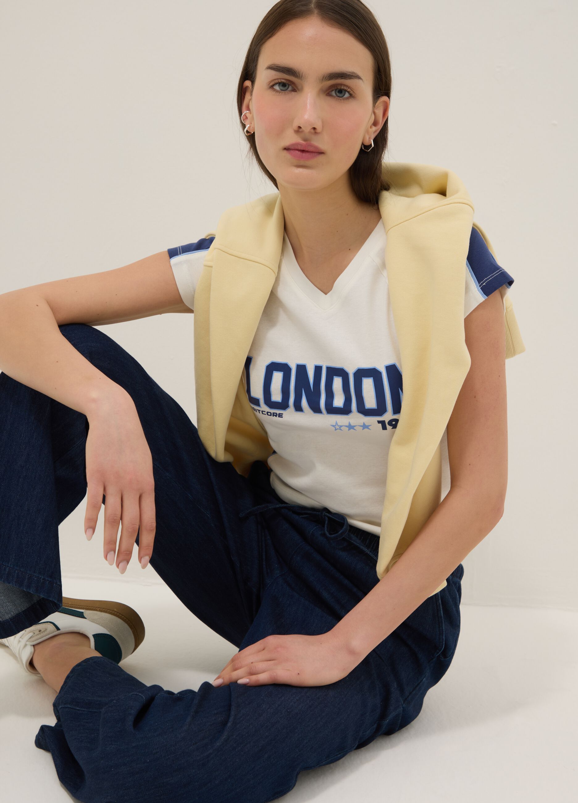 Wei&szlig;e Slim Fit V-Ausschnitt T-Shirt aus reiner Baumwolle mit Druck