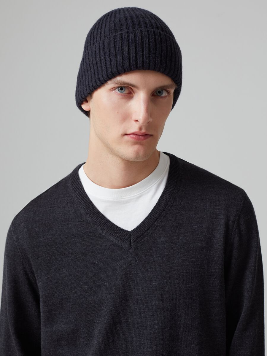 Merino wool pullover with V neck_1
