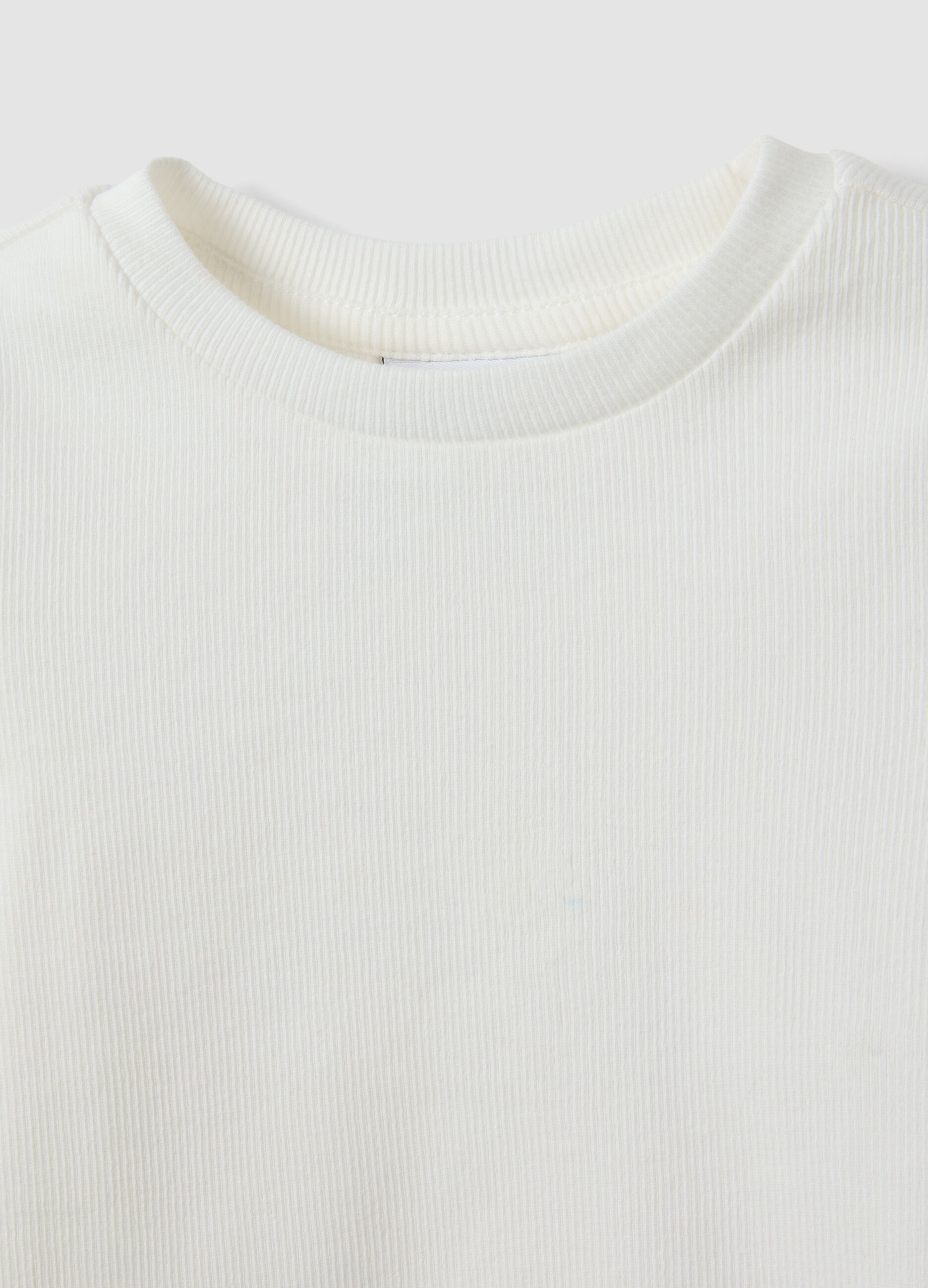 Camiseta blanca slim fit de canal&eacute; en algod&oacute;n el&aacute;stico para beb&eacute; ni&ntilde;a
