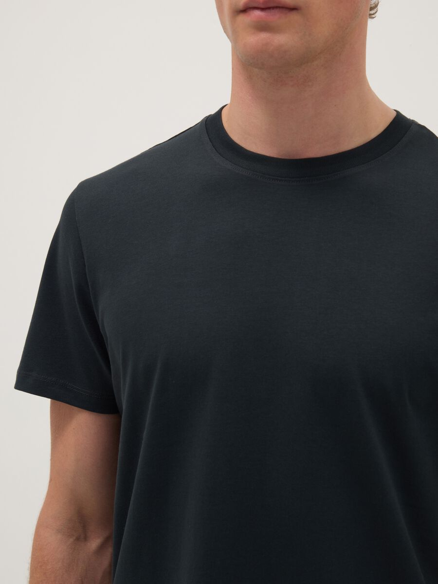 Black pure cotton regular fit t-shirt_3