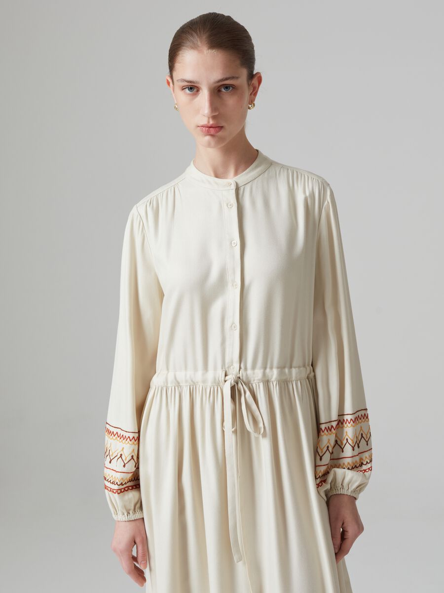 Long shirt dress with heritage embroidery_1