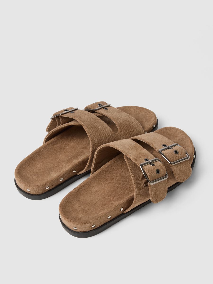 &Mu;&pi;&epsilon;&zeta; &sigma;&alpha;&nu;&delta;ά&lambda;&iota;&alpha; &alpha;&pi;ό &gamma;&nu;ή&sigma;&iota;&omicron; &delta;έ&rho;&mu;&alpha; &mu;&epsilon; &alpha;&gamma;&kappa;&rho;ά&phi;&epsilon;&sigmaf; &kappa;&alpha;&iota; &mu;&epsilon;&tau;&alpha;&lambda;&lambda;&iota;&kappa;έ&sigmaf; &lambda;&epsilon;&pi;&tau;&omicron;&mu;έ&rho;&epsilon;&iota;&epsilon;&sigmaf;_2