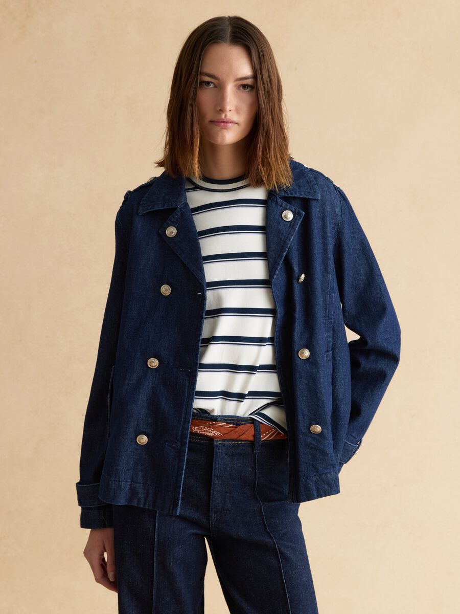 Casaco de ganga azul de algod&atilde;o puro, corte regular com bot&otilde;es dourados_1