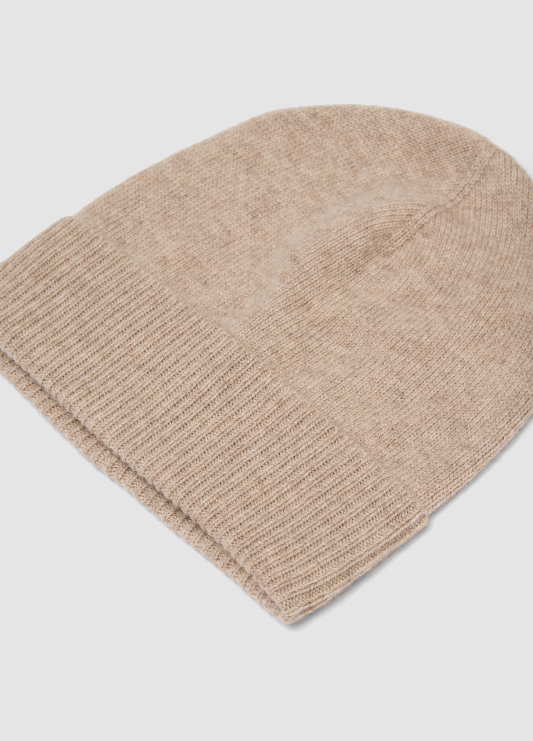 Cappello beige in misto lana, cashmere e viscosa