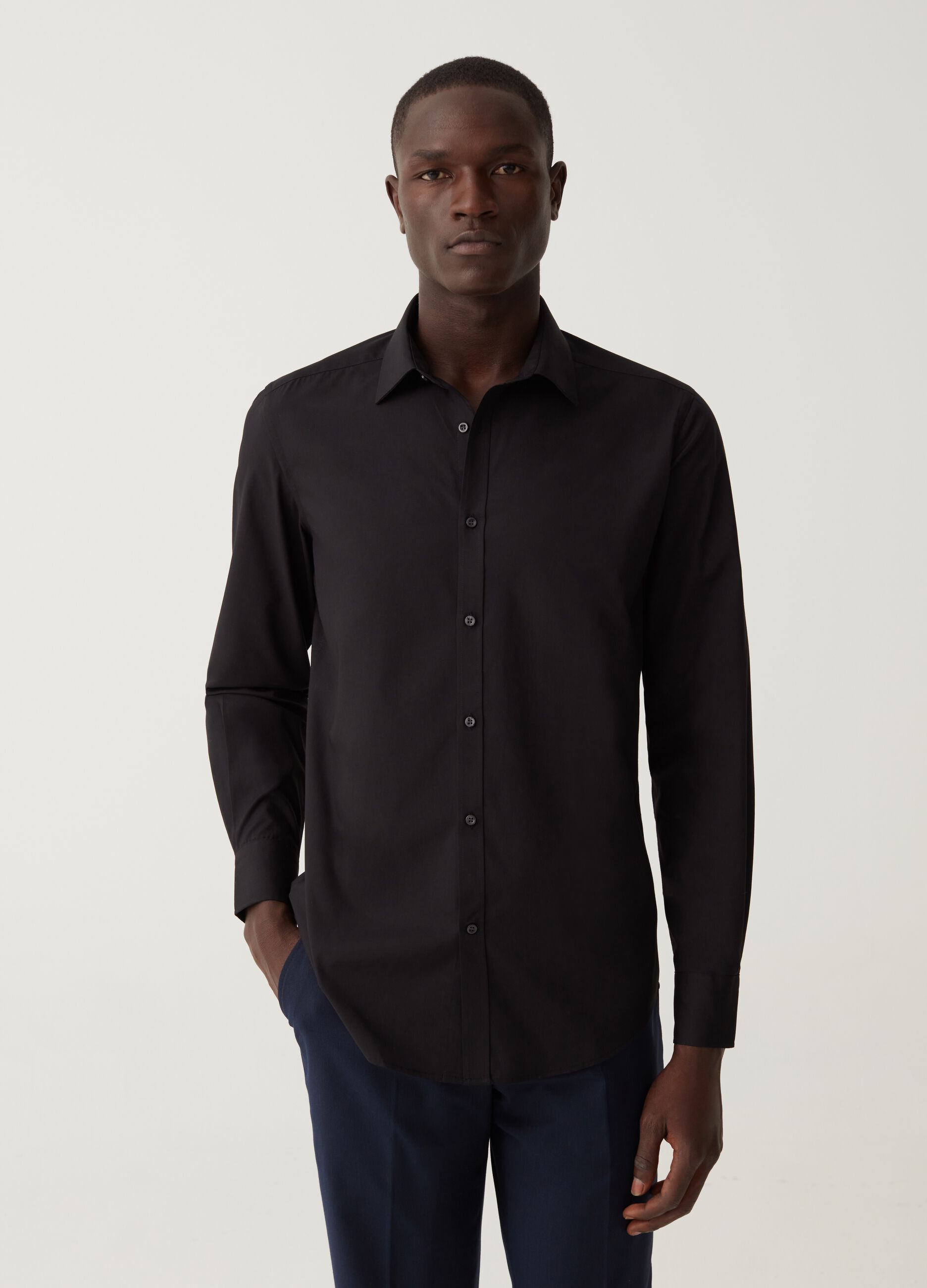 Slim-fit shirt with cut-away collar