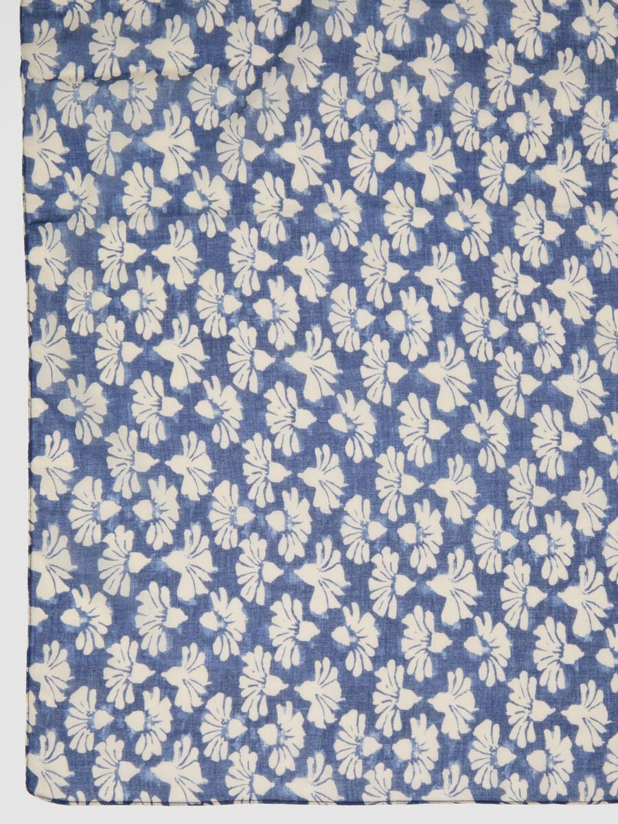 Pareo azul de algod&oacute;n puro con estampado floral_3