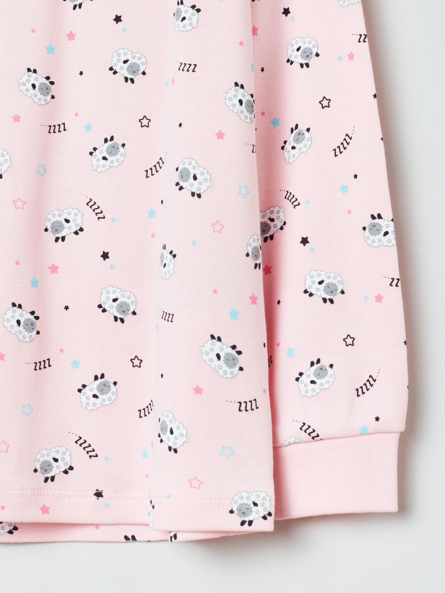 Long pyjamas with small stars and sheep pattern_2