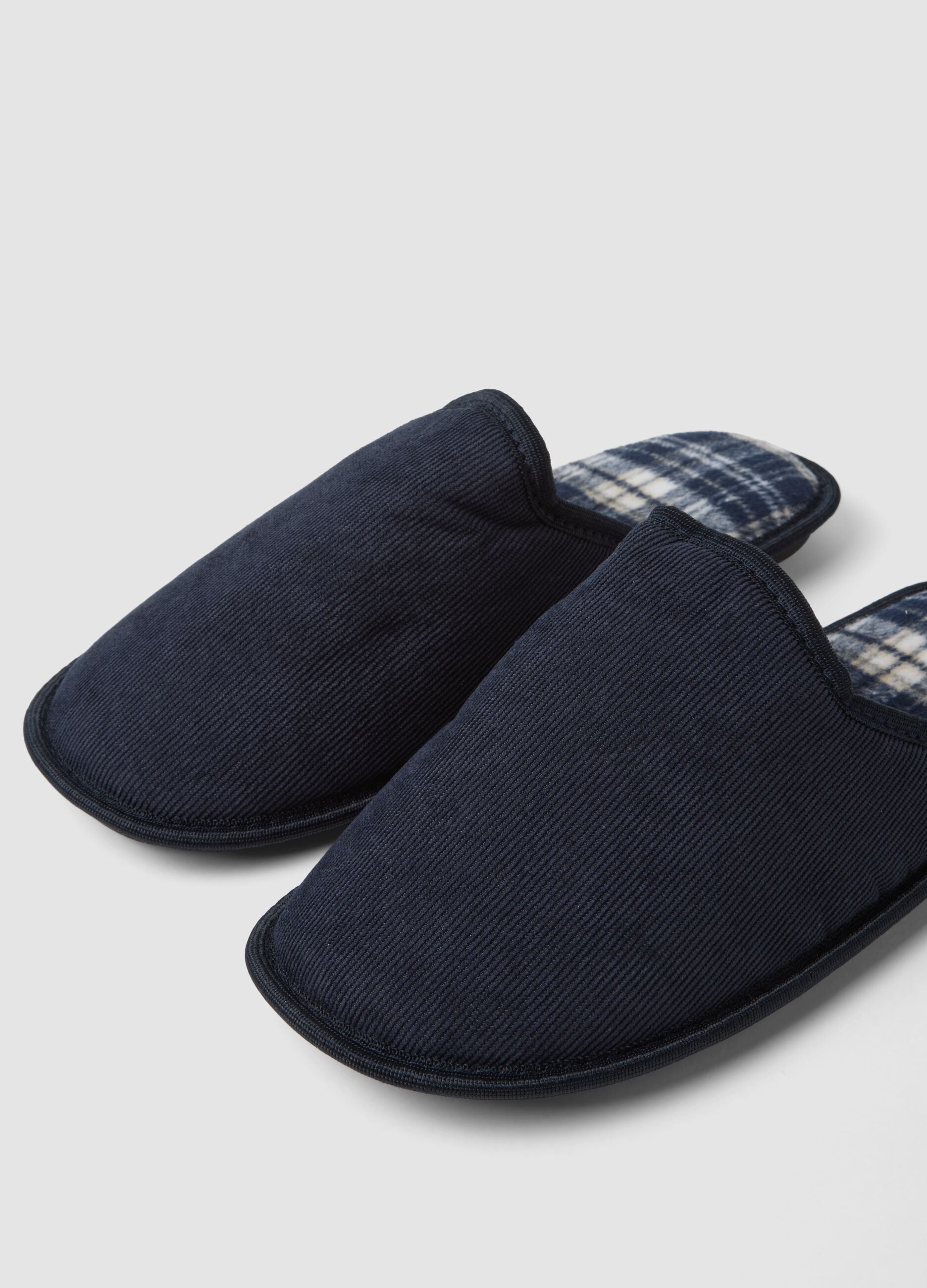 Blue men's slippers with checked lining