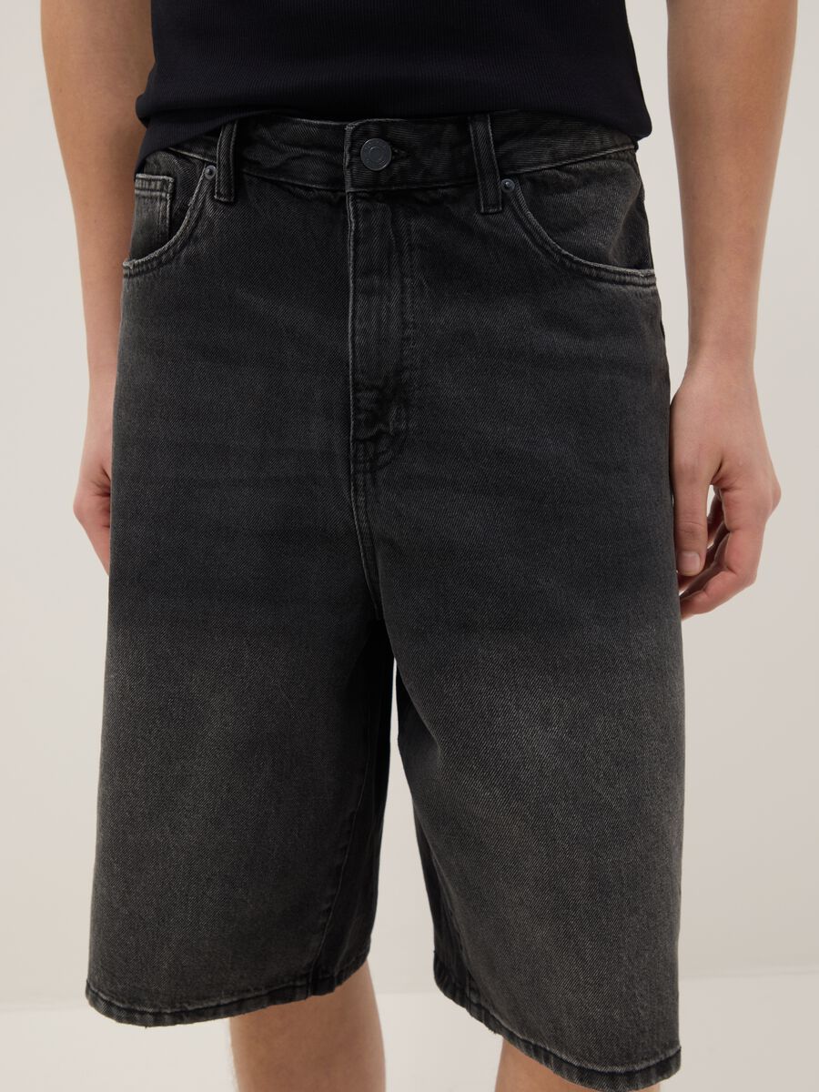Schwarze Bermuda aus reinem Baumwoll-Denim im Skater-Stil_4