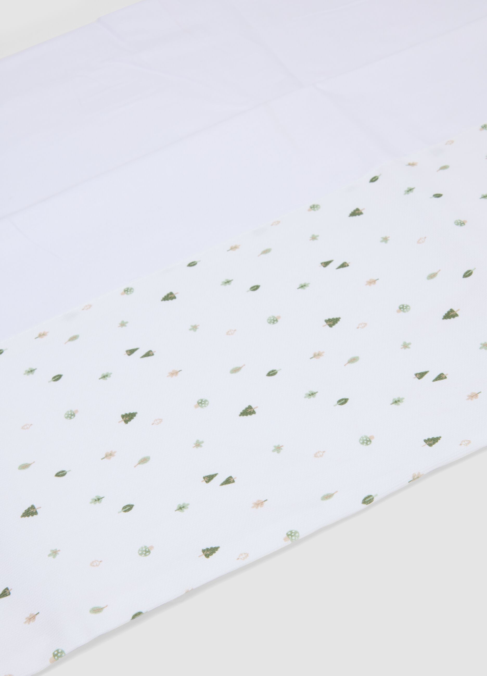 White pure cotton baby sheet with all-over print