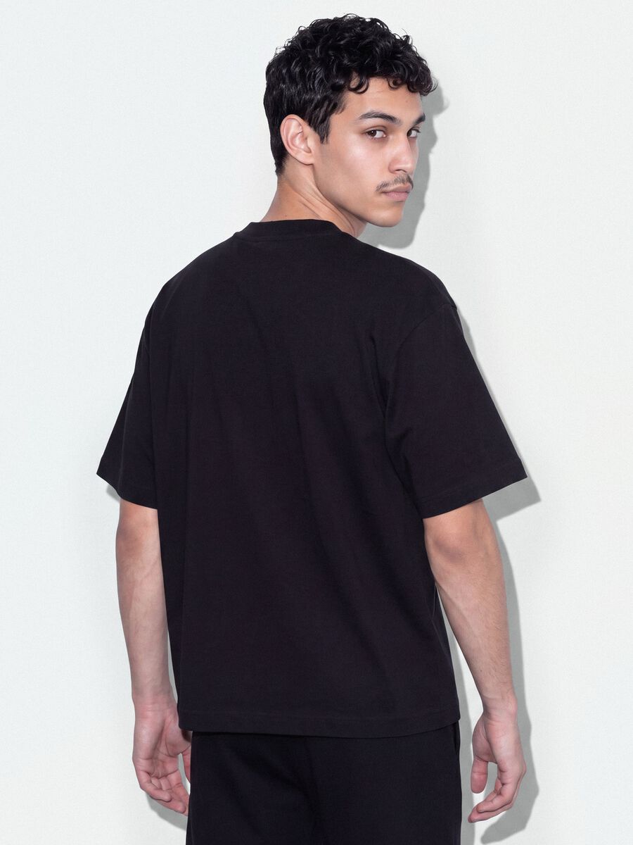 Black pure cotton crew-neck T-shirt with chest pocket, boxy fit_3