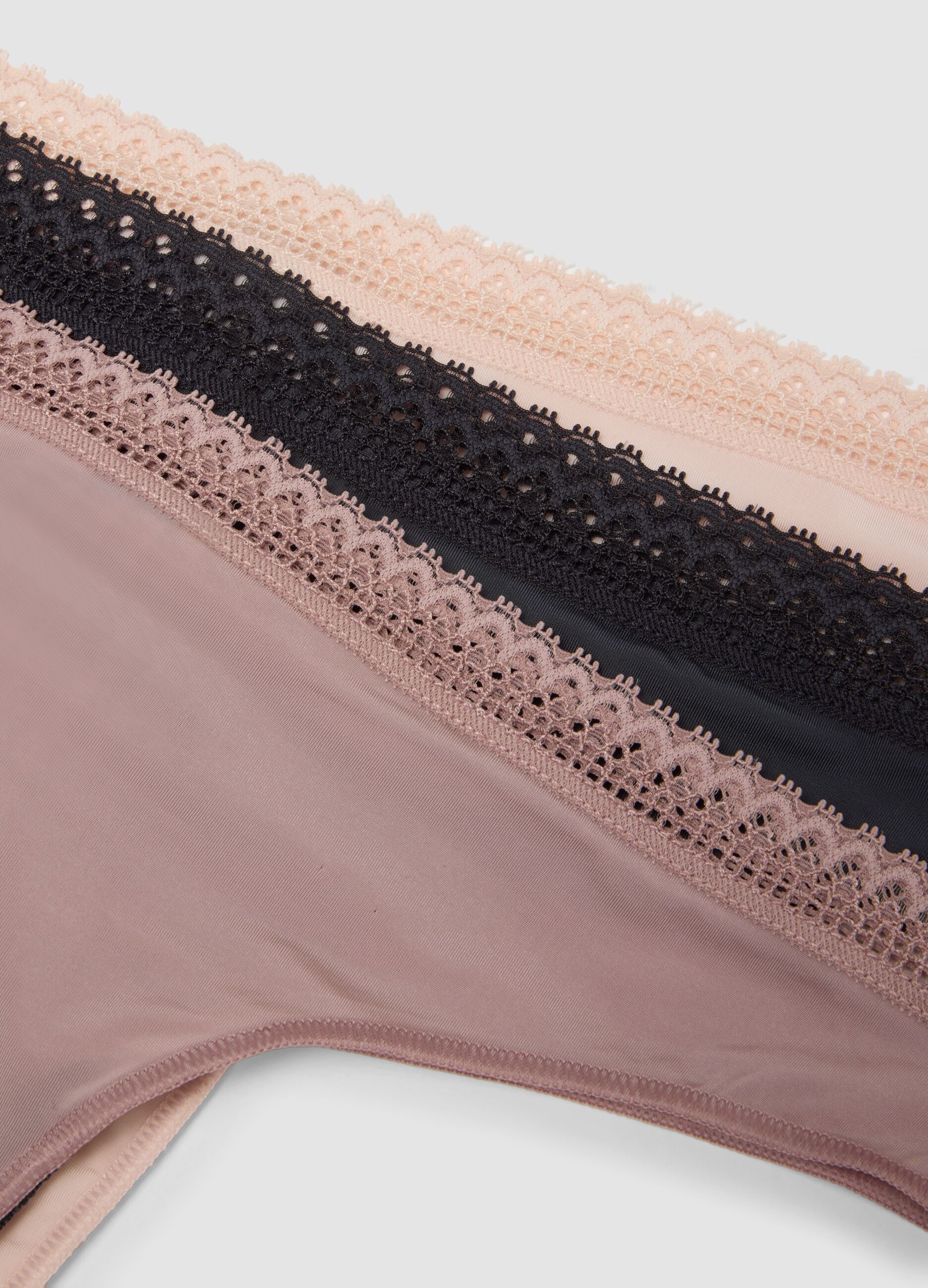 3-pack of multicolour Brazilian briefs with lace trim