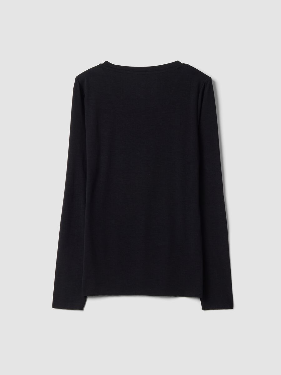 &Mu;&alpha;ύ&rho;&omicron; T-shirt &alpha;&pi;ό &epsilon;&lambda;&alpha;&sigma;&tau;&iota;&kappa;ό modal &mu;&epsilon; &sigma;&tau;&rho;&omicron;&gamma;&gamma;&upsilon;&lambda;ή &lambda;&alpha;&iota;&mu;ό&kappa;&omicron;&psi;&eta;, &kappa;&alpha;&nu;&omicron;&nu;&iota;&kappa;ή &epsilon;&phi;&alpha;&rho;&mu;&omicron;&gamma;ή_2