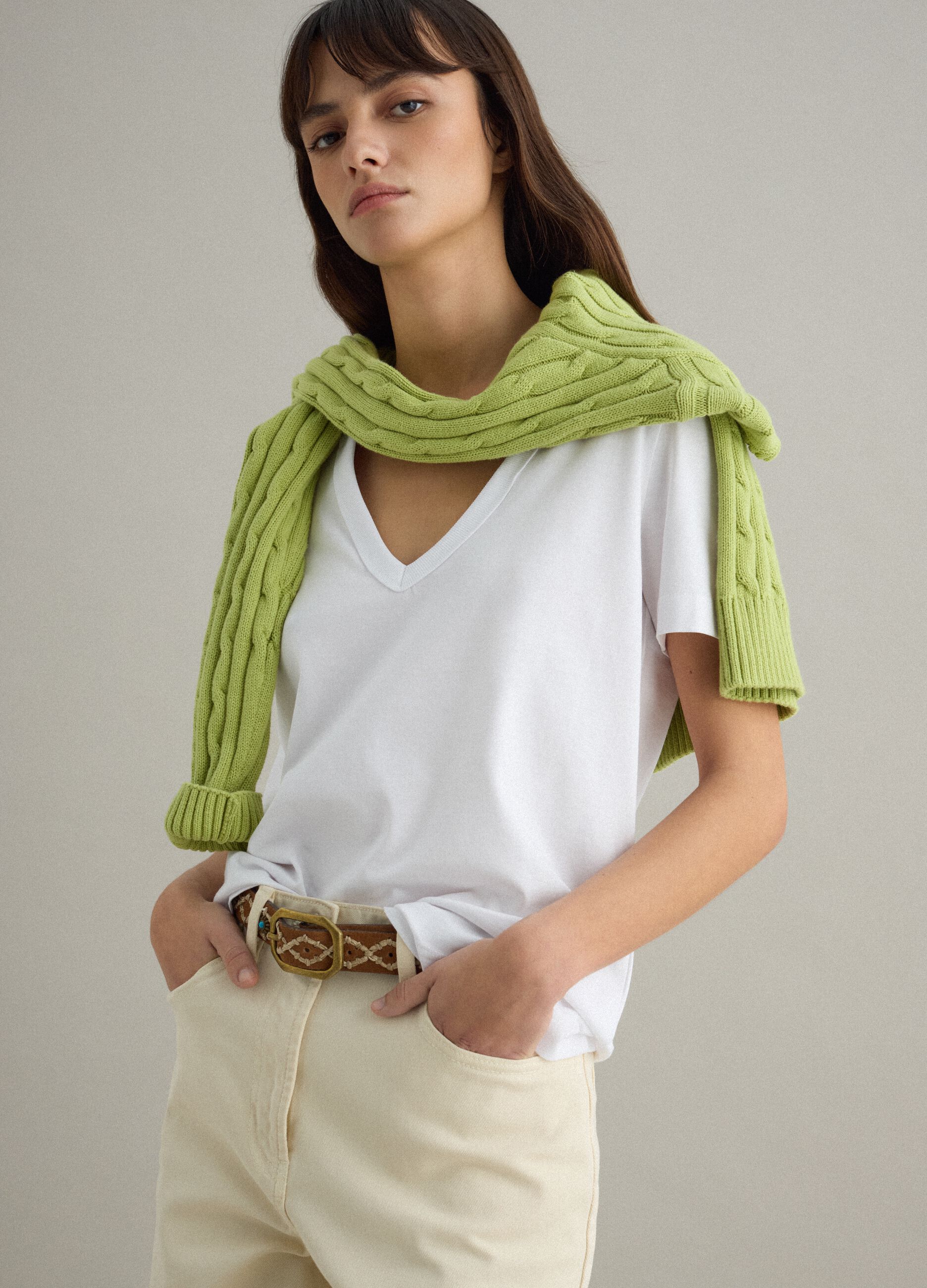 &Lambda;&epsilon;&upsilon;&kappa;ό t-shirt &alpha;&pi;ό &kappa;&alpha;&theta;&alpha;&rho;ό &beta;&alpha;&mu;&beta;ά&kappa;&iota; &kappa;&alpha;&nu;&omicron;&nu;&iota;&kappa;ή &epsilon;&phi;&alpha;&rho;&mu;&omicron;&gamma;ή &beta;&alpha;&theta;ύ V